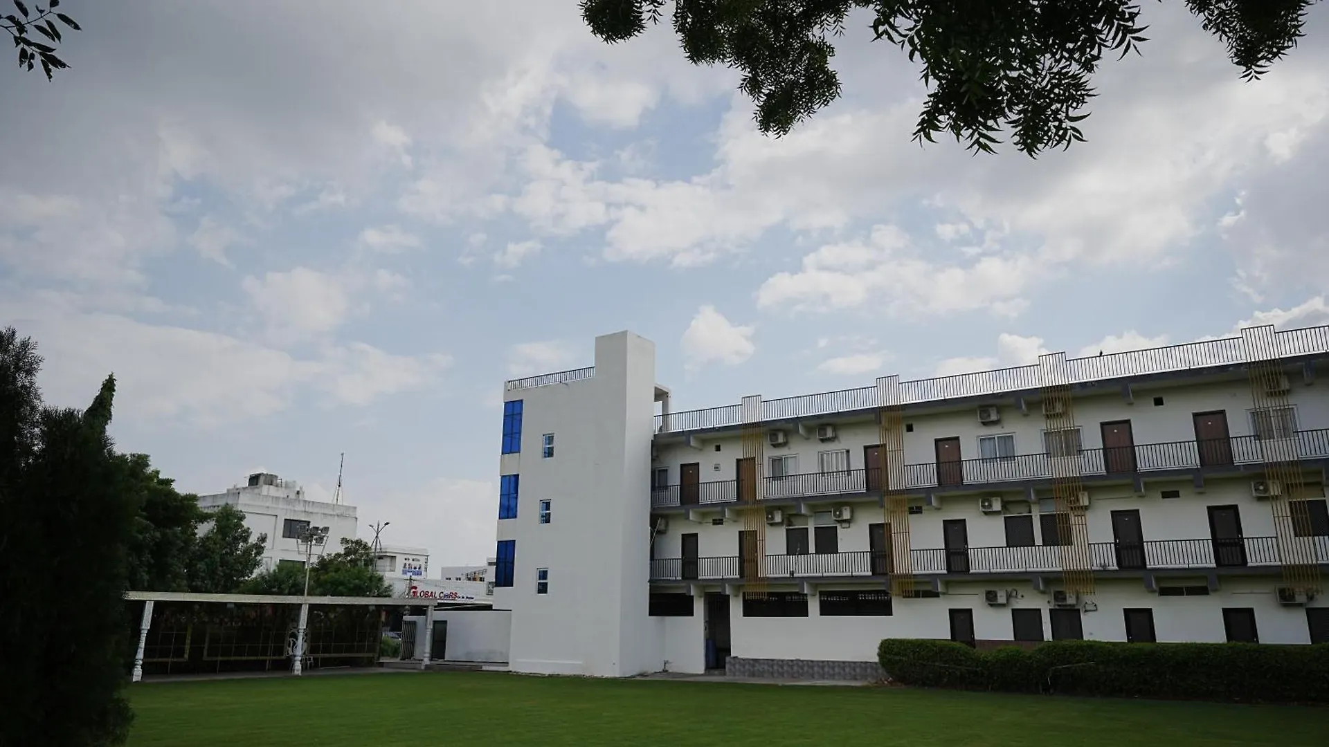 Hotel Parmanand Garden Udaipur 2*,  India
