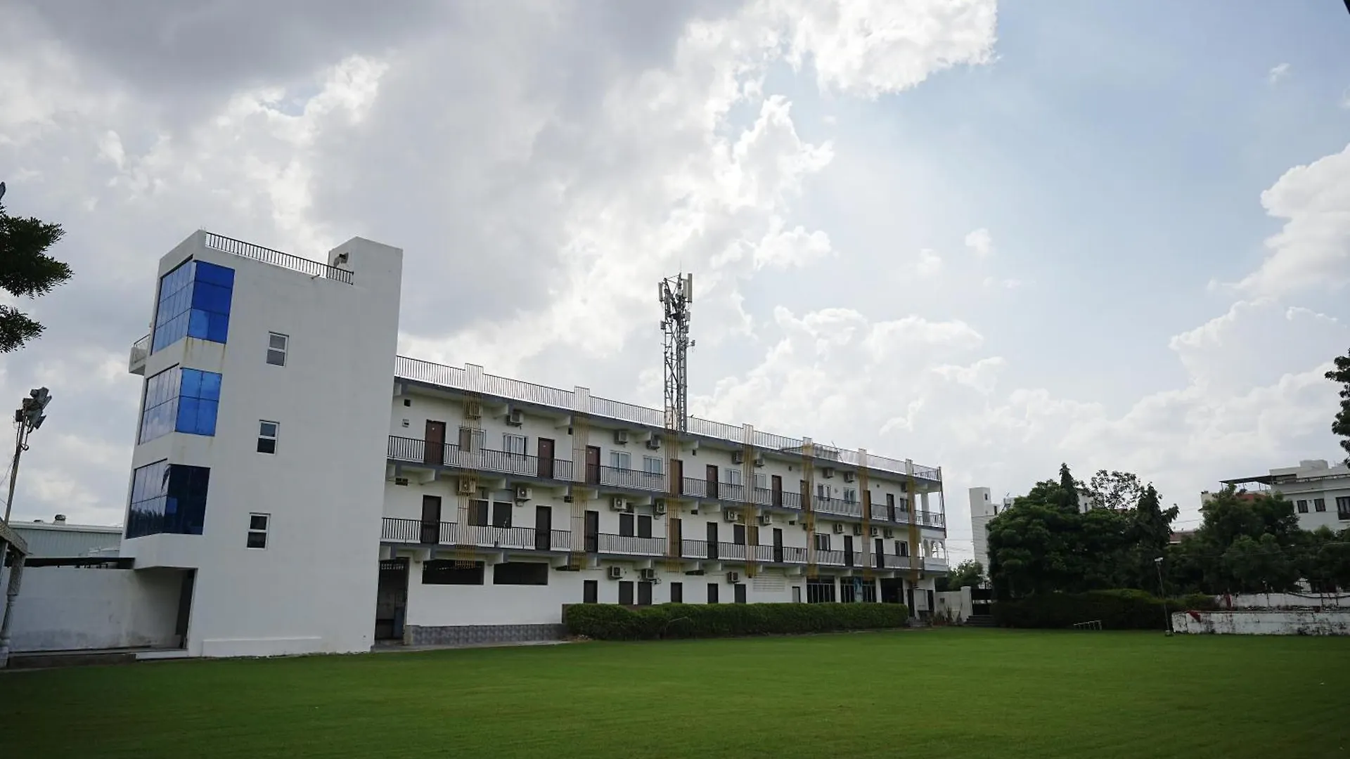 Hotel Parmanand Garden Udaipur 2*,